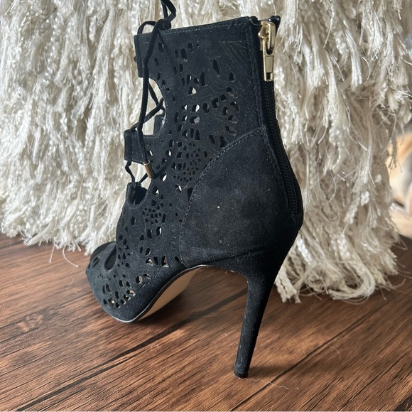 Steve Madden Black Lace-Up Gladiator Style Heels - Picture 2 of 10